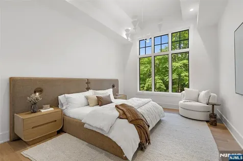 19 Stone Bridge Court Demarest NJ 07627