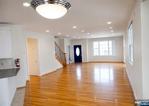 37 Vanderburgh Avenue Rutherford NJ 07070