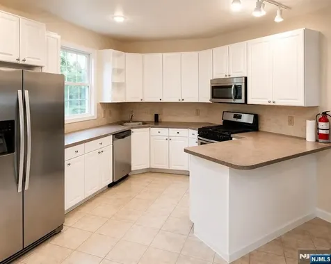 37 Vanderburgh Avenue Rutherford NJ 07070