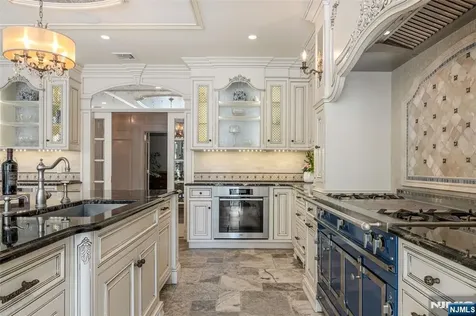 14 Eckert Farm Road Saddle River NJ 07458