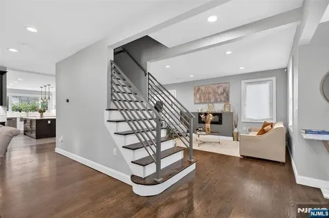 577 Grenville Avenue Teaneck NJ 07666
