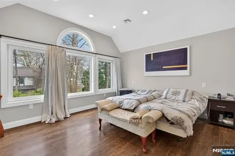 577 Grenville Avenue Teaneck NJ 07666
