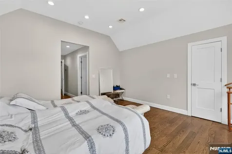 577 Grenville Avenue Teaneck NJ 07666