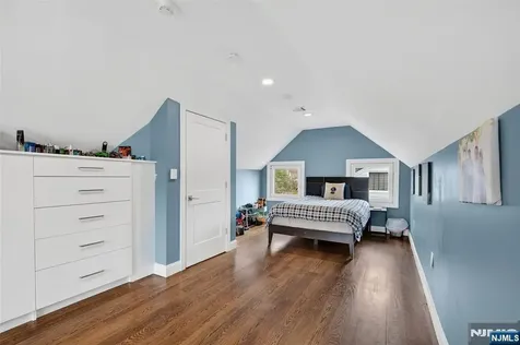 577 Grenville Avenue Teaneck NJ 07666