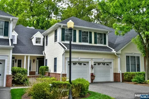 804 Fieldstone Terrace Wyckoff NJ 07481
