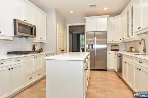 804 Fieldstone Terrace Wyckoff NJ 07481