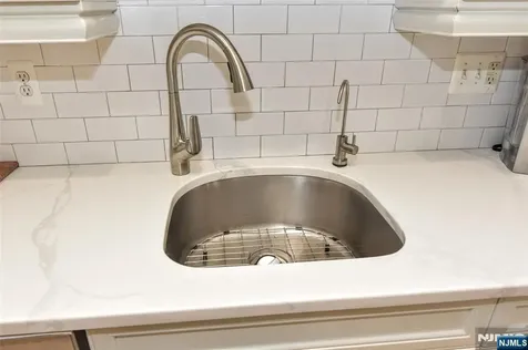 804 Fieldstone Terrace Wyckoff NJ 07481