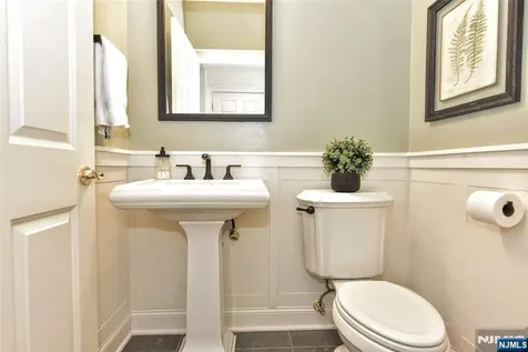 804 Fieldstone Terrace Wyckoff NJ 07481