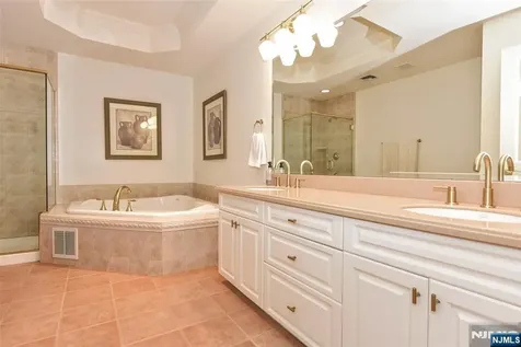 804 Fieldstone Terrace Wyckoff NJ 07481