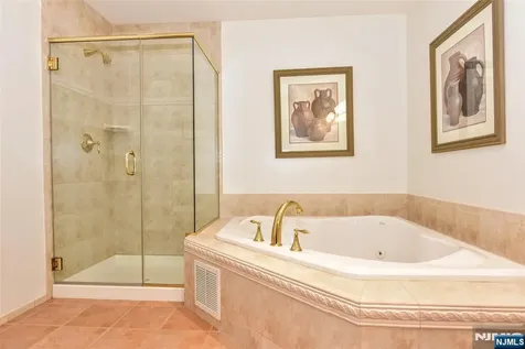804 Fieldstone Terrace Wyckoff NJ 07481