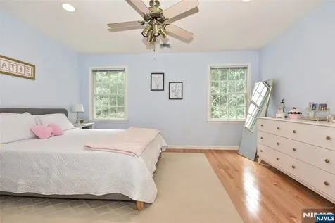 804 Fieldstone Terrace Wyckoff NJ 07481