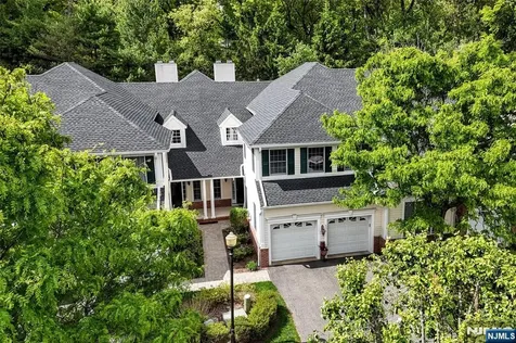 804 Fieldstone Terrace Wyckoff NJ 07481