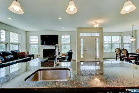 14 Lupine Lane Allamuchy NJ 07840