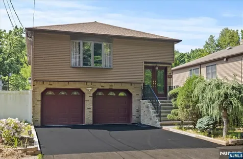 286 Gilbert Avenue Elmwood Park NJ 07407