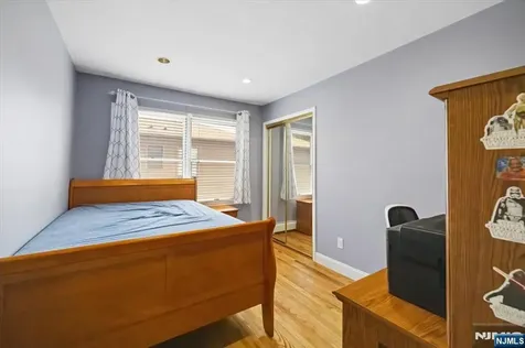 286 Gilbert Avenue Elmwood Park NJ 07407