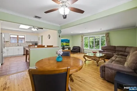 286 Gilbert Avenue Elmwood Park NJ 07407