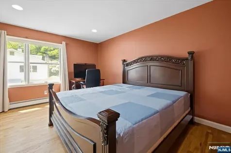 286 Gilbert Avenue Elmwood Park NJ 07407