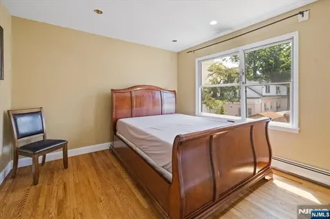 286 Gilbert Avenue Elmwood Park NJ 07407