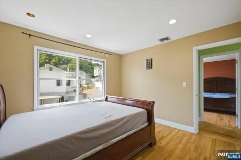 286 Gilbert Avenue Elmwood Park NJ 07407
