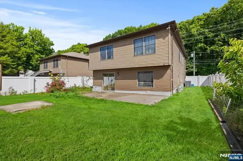 286 Gilbert Avenue Elmwood Park NJ 07407