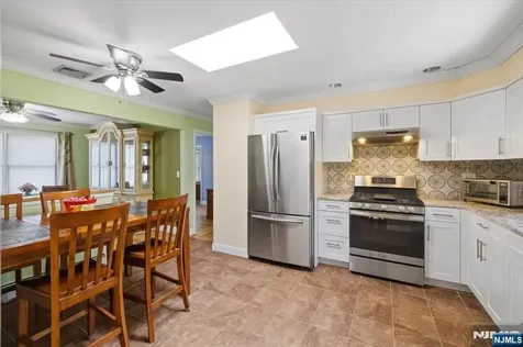 286 Gilbert Avenue Elmwood Park NJ 07407