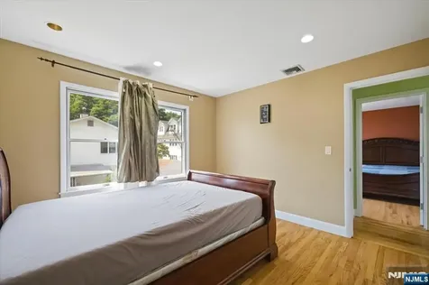 286 Gilbert Avenue Elmwood Park NJ 07407