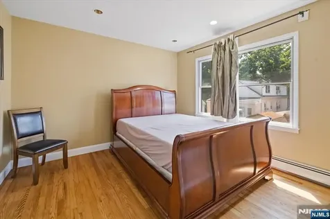 286 Gilbert Avenue Elmwood Park NJ 07407