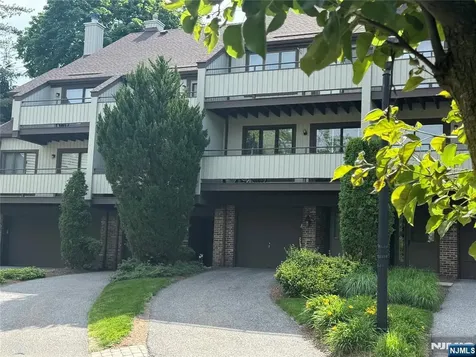 82 Meadowview Court Leonia NJ 07605
