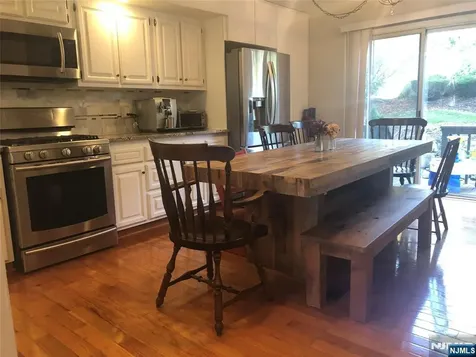 82 Meadowview Court Leonia NJ 07605