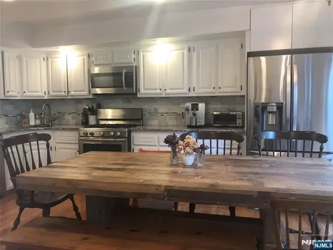 82 Meadowview Court Leonia NJ 07605