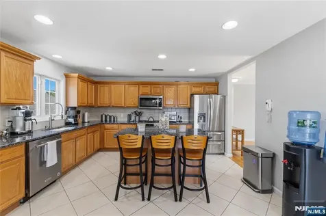 88 Avenue A Lodi NJ 07644