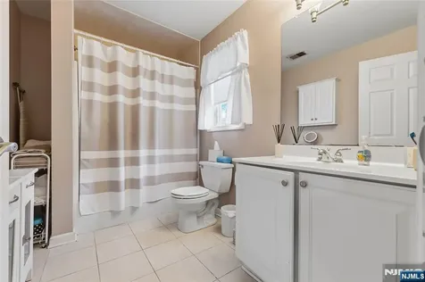 88 Avenue A Lodi NJ 07644