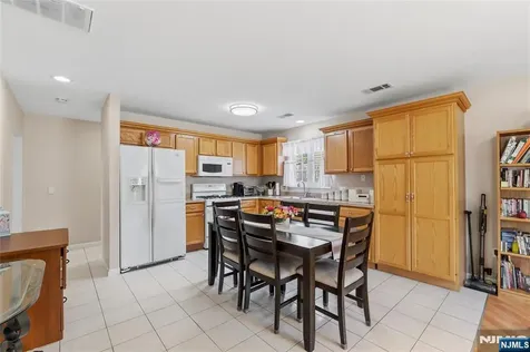 88 Avenue A Lodi NJ 07644