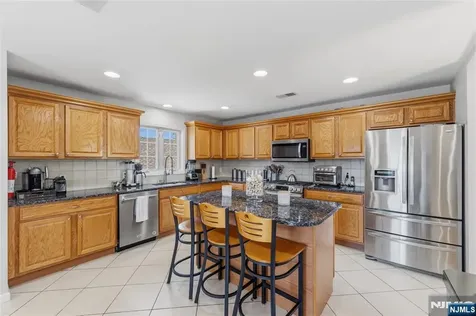 88 Avenue A Lodi NJ 07644