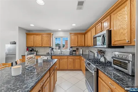 88 Avenue A Lodi NJ 07644