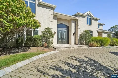 32 Laurie Drive Englewood Cliffs NJ 07632