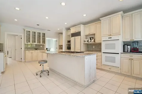 32 Laurie Drive Englewood Cliffs NJ 07632