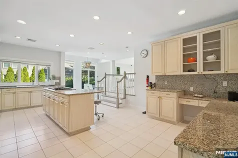 32 Laurie Drive Englewood Cliffs NJ 07632