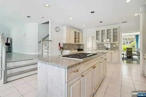 32 Laurie Drive Englewood Cliffs NJ 07632