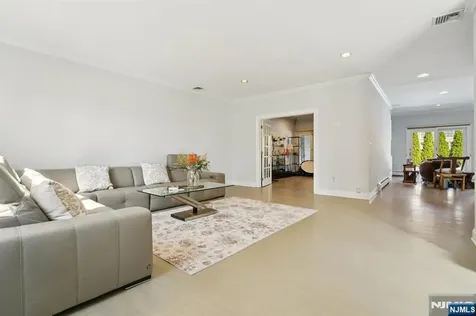 32 Laurie Drive Englewood Cliffs NJ 07632