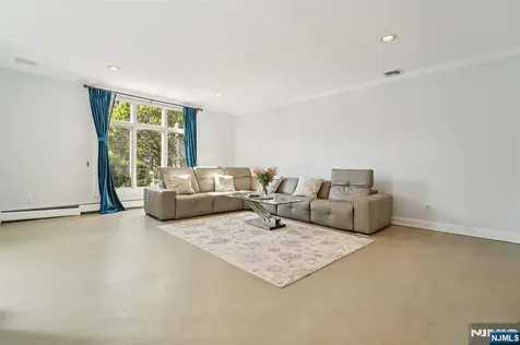 32 Laurie Drive Englewood Cliffs NJ 07632