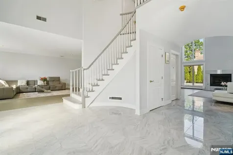 32 Laurie Drive Englewood Cliffs NJ 07632