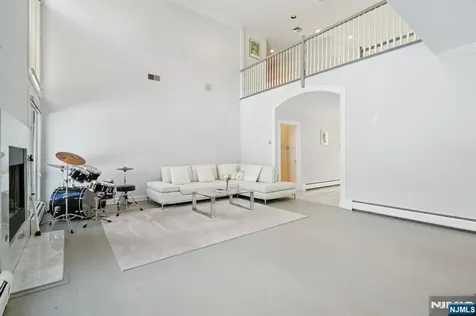 32 Laurie Drive Englewood Cliffs NJ 07632