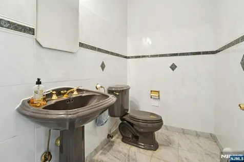 32 Laurie Drive Englewood Cliffs NJ 07632