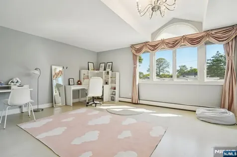 32 Laurie Drive Englewood Cliffs NJ 07632