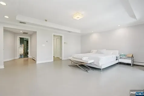 32 Laurie Drive Englewood Cliffs NJ 07632