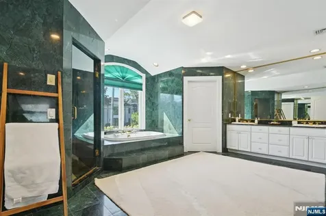 32 Laurie Drive Englewood Cliffs NJ 07632