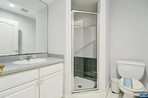 32 Laurie Drive Englewood Cliffs NJ 07632