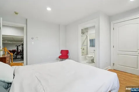 32 Laurie Drive Englewood Cliffs NJ 07632