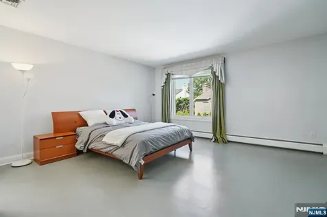 32 Laurie Drive Englewood Cliffs NJ 07632